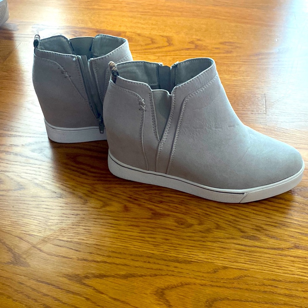 Invisible heel Booties